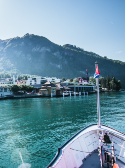 Vitznau_See_schiff_20180727_0085-22_B.png